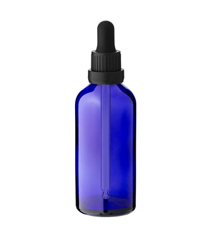 Blauglasflasche 100 ml mit schwarzer Pipette auf weißem Hintergrund